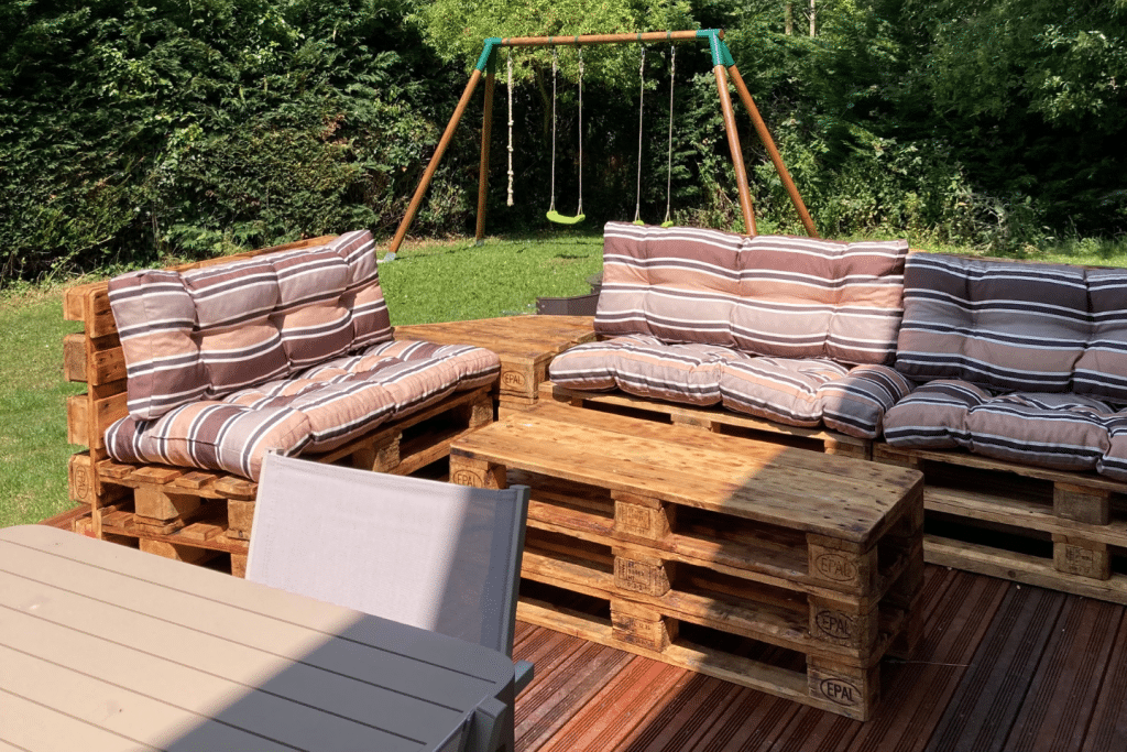 Salon extérieur gîte Petit Bois